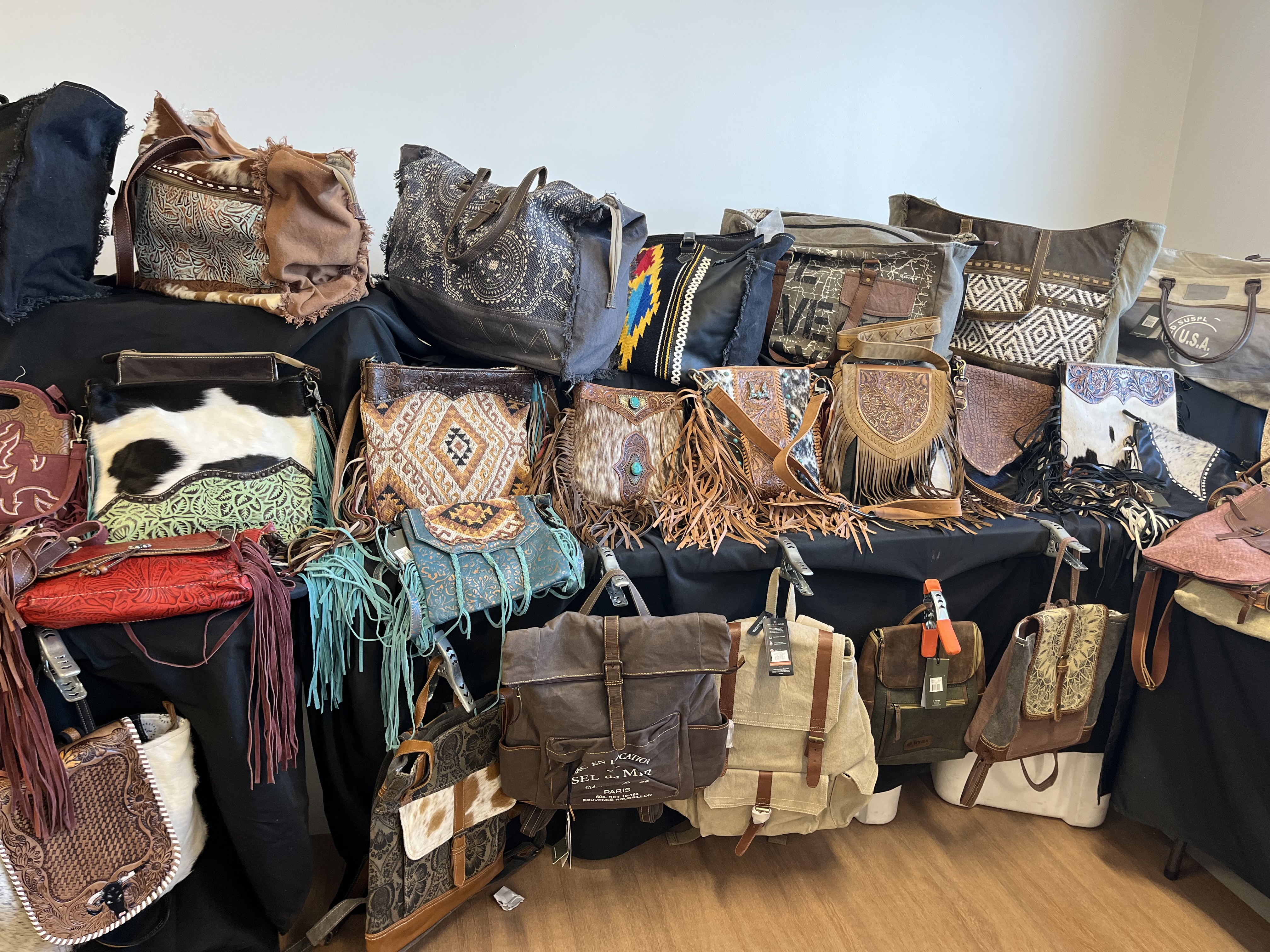 Shari’s Bags & Beyond 